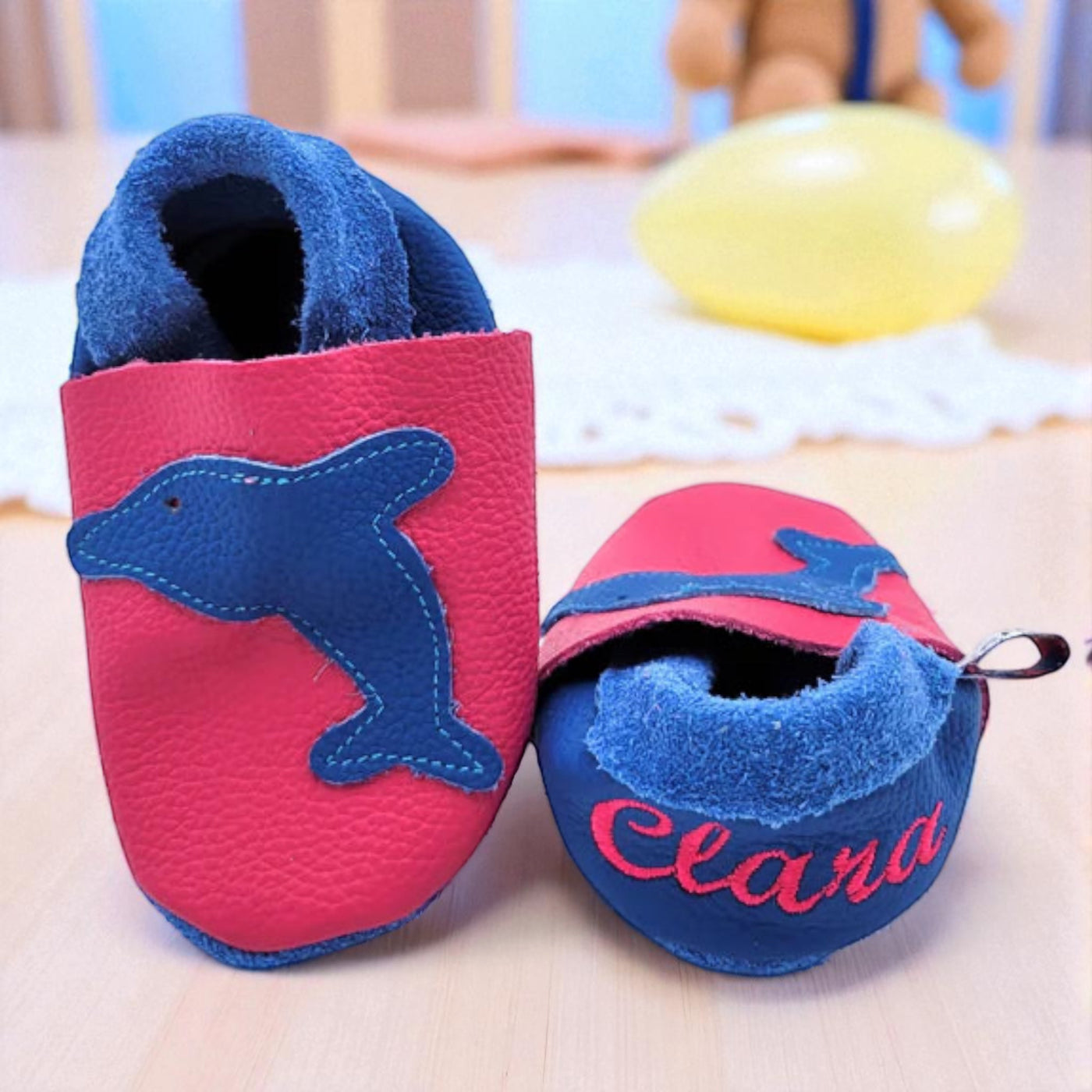 Krabbelschuhe mit Namen Delfin – personalisiert, Echtleder